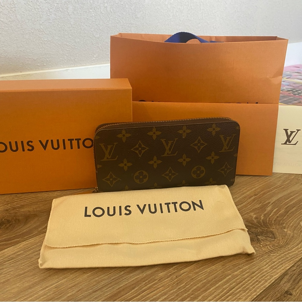 Louis Vuitton wallet NM